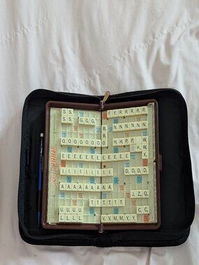 2001 Scrabble Game Folio Edition Travel Complete